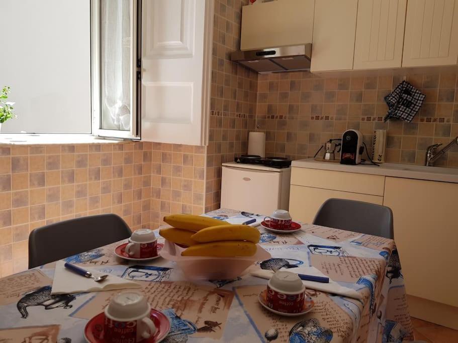 Fashion Cathedral Apartment, Centro Storico Napoli ภายนอก รูปภาพ