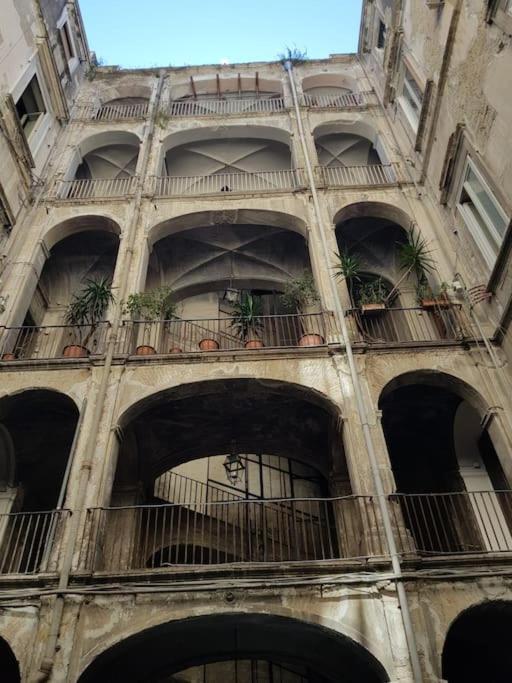 Fashion Cathedral Apartment, Centro Storico Napoli ภายนอก รูปภาพ